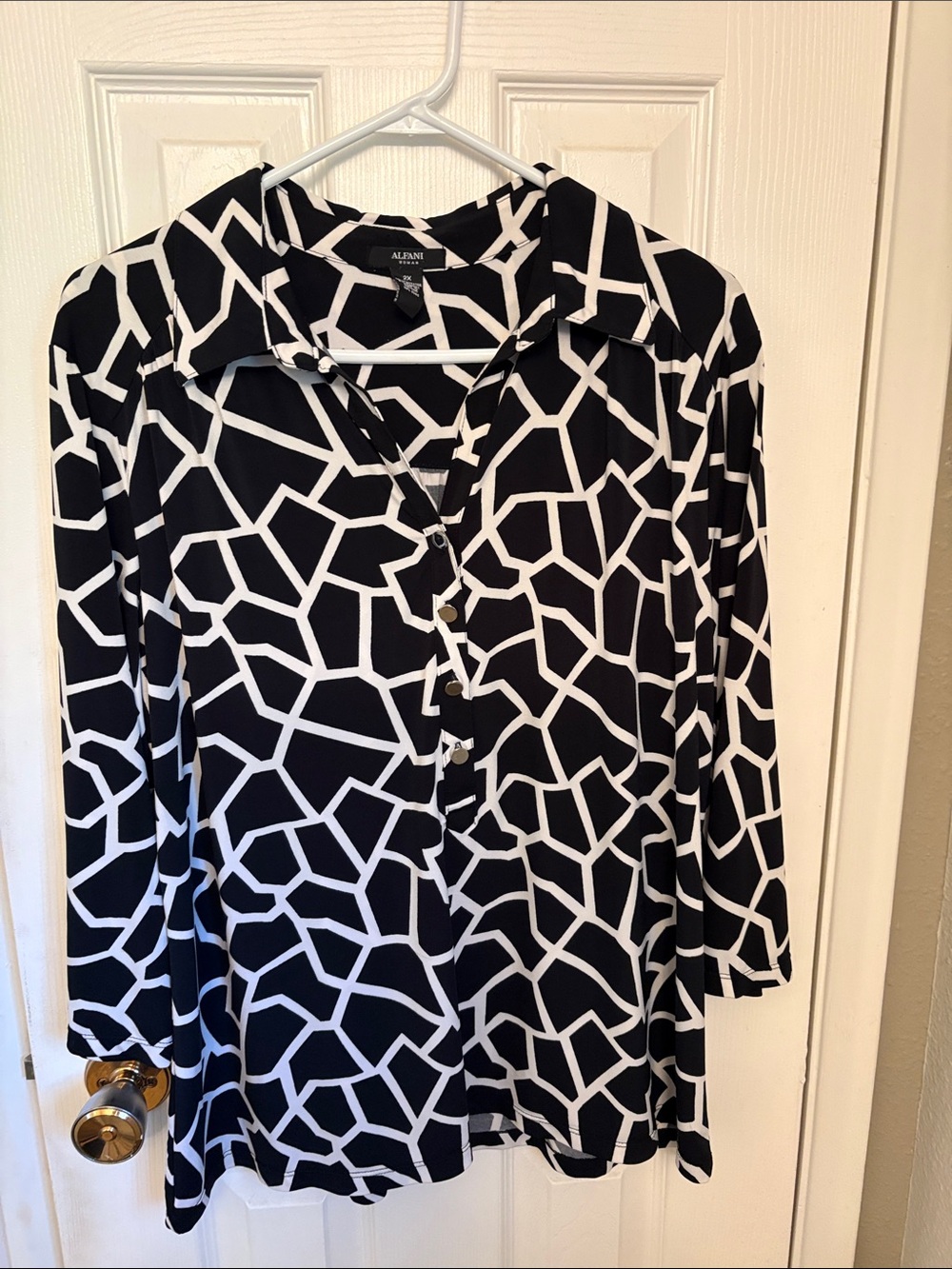 Women’s Alfani Black and White Geometric 3/4 Sleeves Blouse 2X